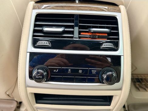 Used 2018 BMW 740i xDrive image 26