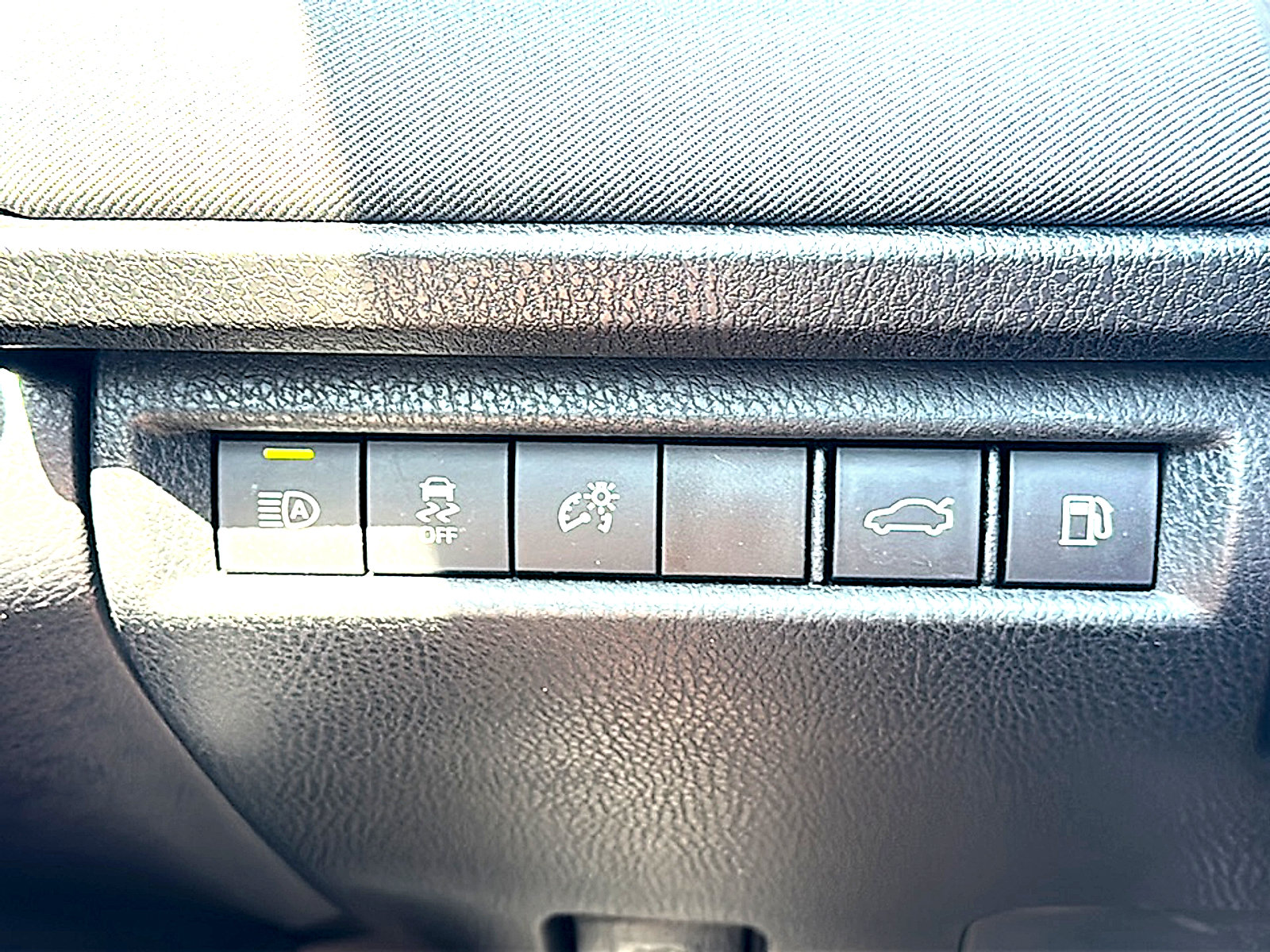 Used 2025 Toyota Camry LE FWD image 35