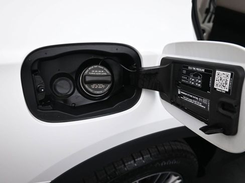 Used 2024 Mercedes-Benz GLC 300 4MATIC image 27