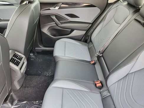 New 2026 Volkswagen Tiguan SE image 12