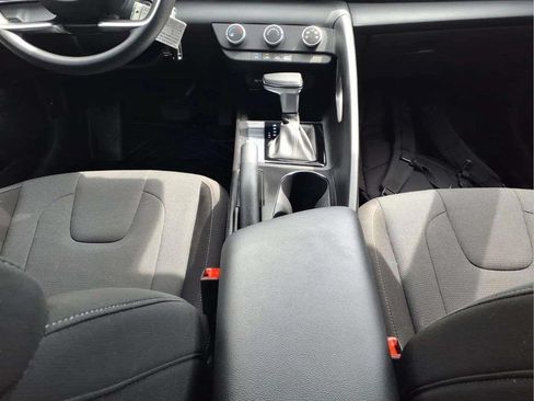 Used 2025 Hyundai Elantra SE FWD image 11