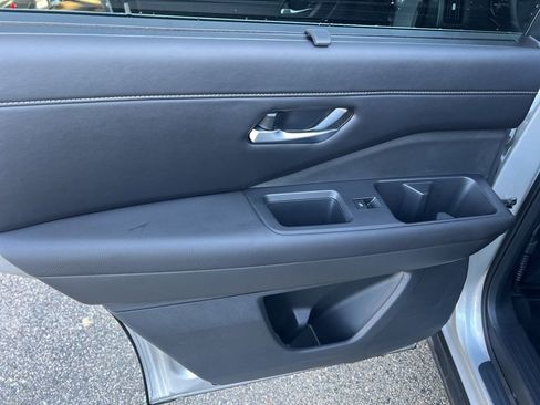 Certified 2025 Nissan Pathfinder SL w/ SL Premium Package image 12