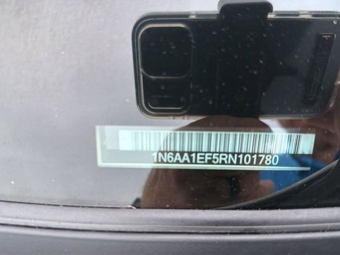 Used 2024 Nissan Titan SV image 22