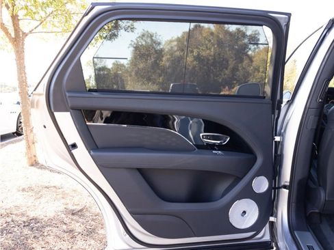 Certified 2024 Bentley Bentayga Extended Wheelbase image 64