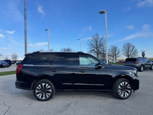 Certified 2025 Ford Expedition Platinum w/ Driver's Package AWD/4WD image 9