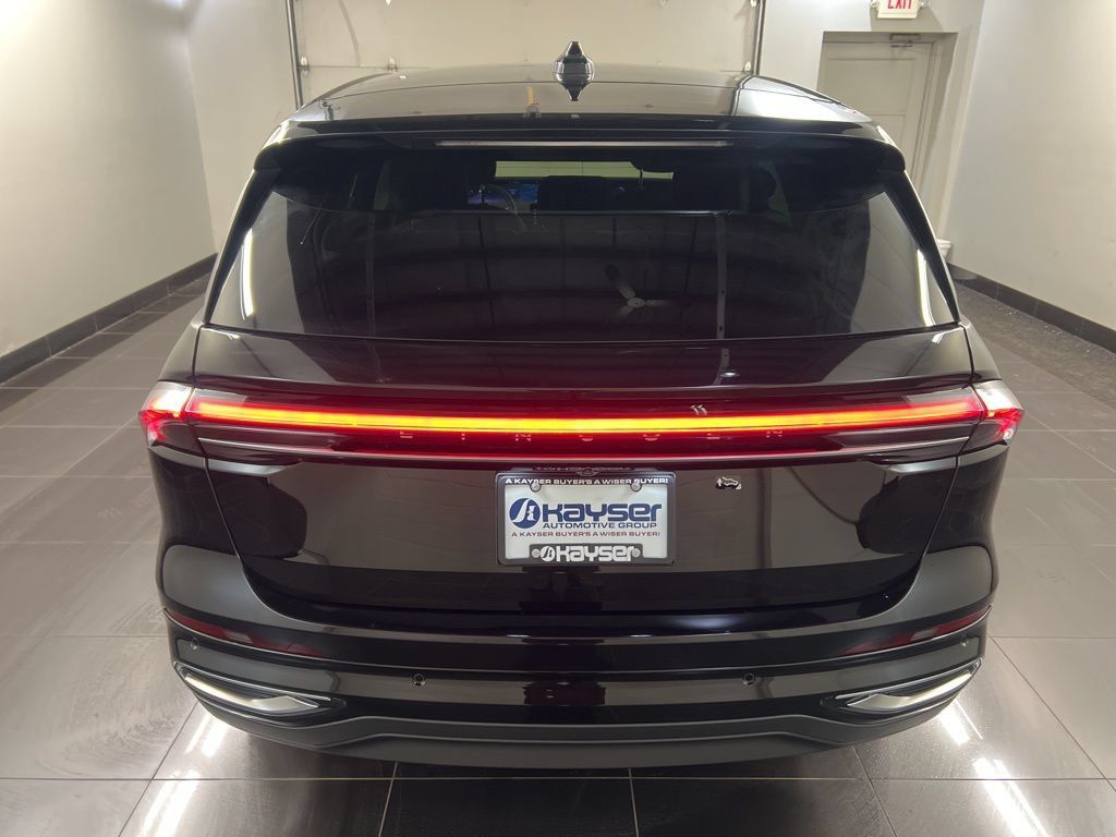 Used 2026 Lincoln Nautilus Premier AWD/4WD image 5