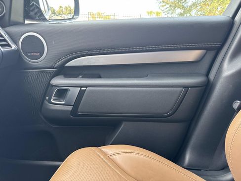 Used 2024 Land Rover Discovery Dynamic SE image 24