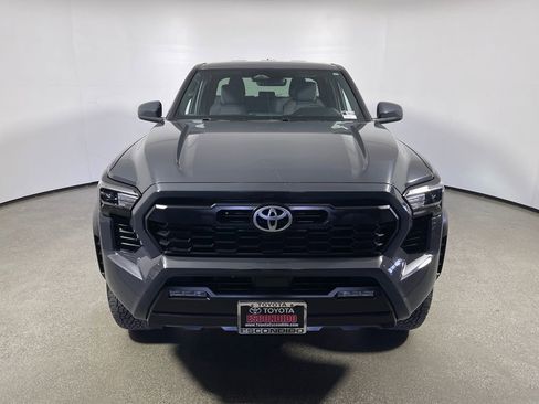 Certified 2025 Toyota Tacoma TRD Off-Road AWD/4WD image 8