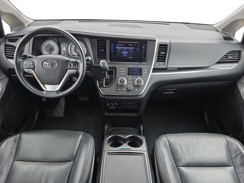 Used 2017 Toyota Sienna SE w/ SE Preferred Package image 9