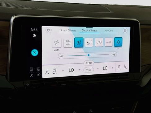 Used 2025 Volkswagen Atlas SE FWD image 18