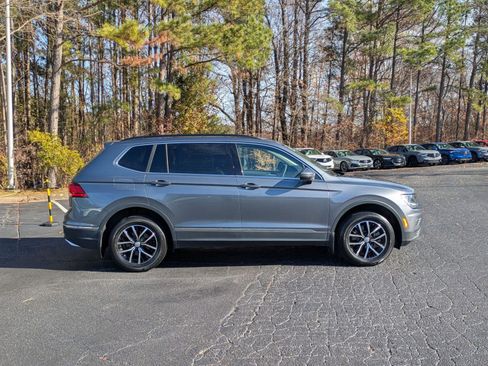 Used 2021 Volkswagen Tiguan SE image 4
