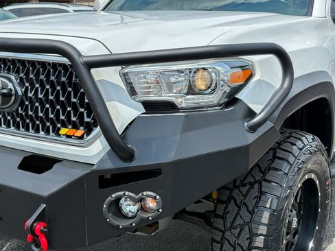 Used 2018 Toyota Tacoma TRD Off-Road AWD/4WD image 7