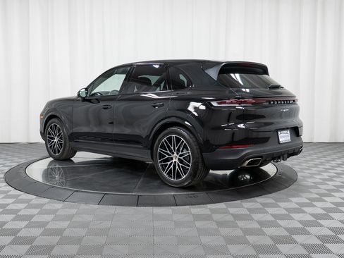 Used 2025 Porsche Cayenne AWD/4WD image 3