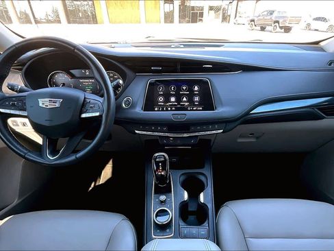 Used 2023 Cadillac XT4 Luxury w/ Cold Weather Package image 15