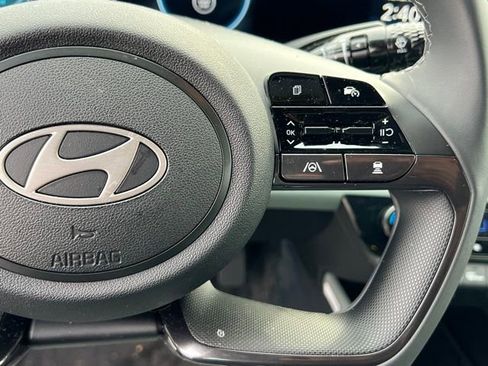 Certified 2025 Hyundai Elantra Limited image 24
