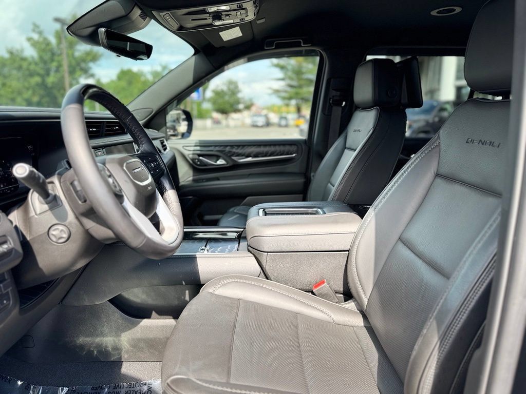 Used 2023 GMC Yukon Denali w/ Advanced Technology Package AWD/4WD image 16