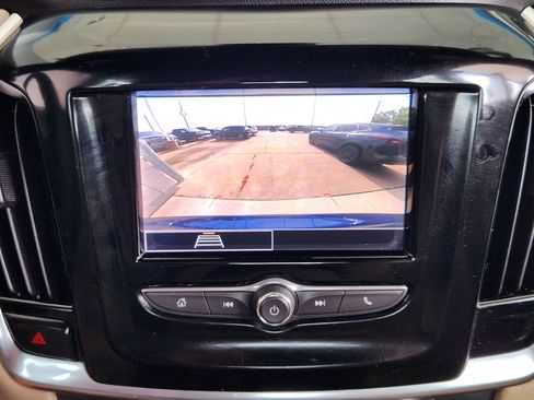 Certified 2023 Chevrolet Traverse LS FWD image 18