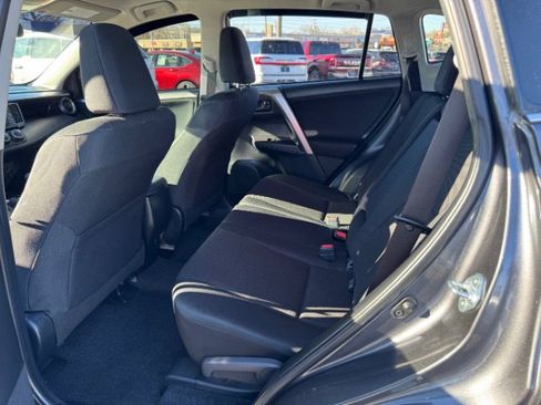Used 2018 Toyota RAV4 LE image 15