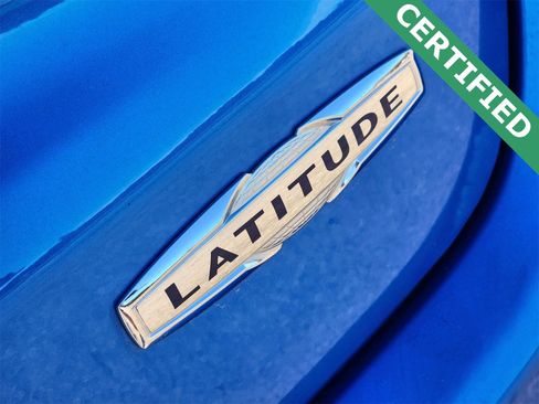 Used 2023 Jeep Compass Latitude image 12