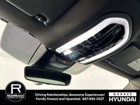 Used 2023 Porsche Macan AWD/4WD image 10