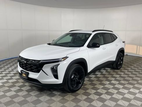 New 2026 Chevrolet Trax LT FWD image 1