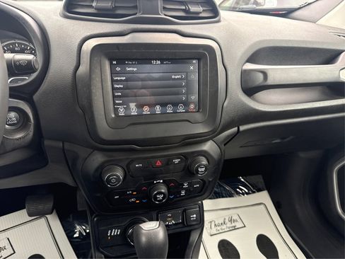 Used 2018 Jeep Renegade Latitude AWD/4WD image 21