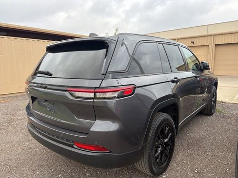 Used 2024 Jeep Grand Cherokee Altitude AWD/4WD image 5