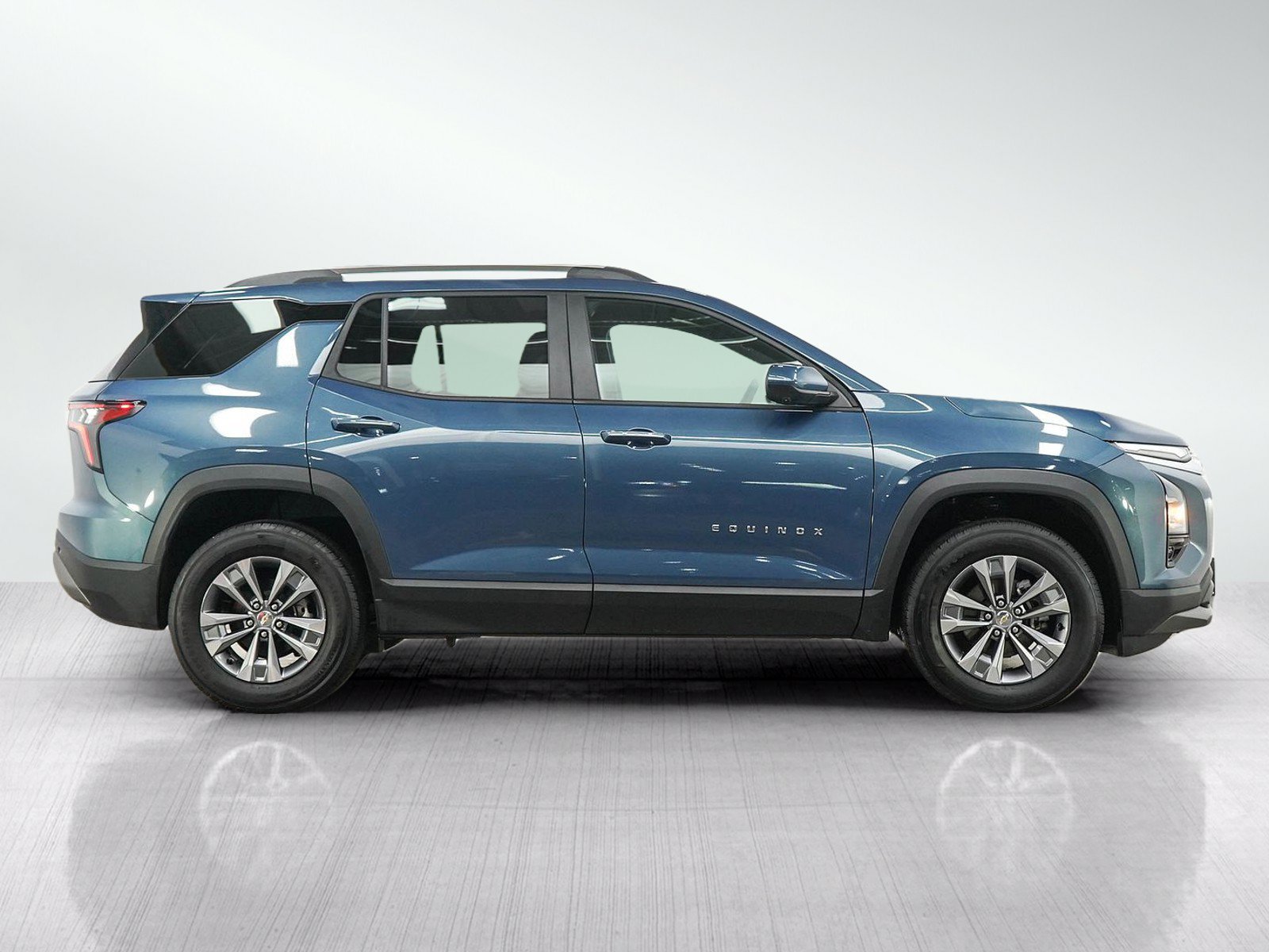Used 2025 Chevrolet Equinox LT w/ Convenience Package II FWD image 6
