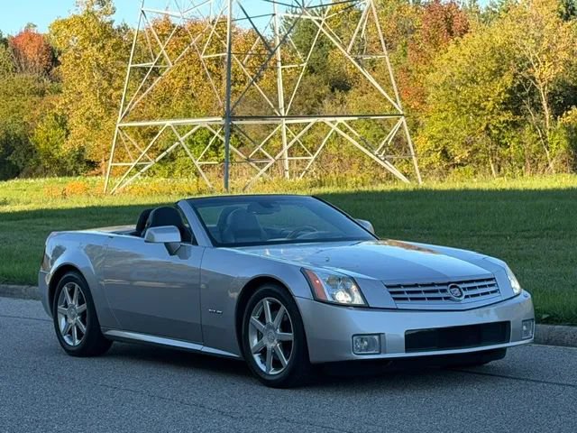 Used 2004 Cadillac XLR RWD image 2