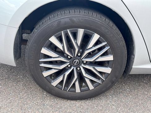 Used 2025 Nissan Altima 2.5 SV FWD image 29