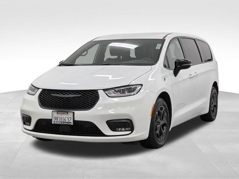 Used 2024 Chrysler Pacifica Limited FWD image 3