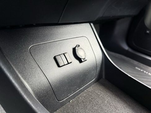 Used 2014 Toyota Prius Four image 15