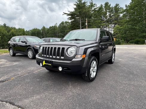 Used 2017 Jeep Patriot Latitude w/ Sun/Sound Group AWD/4WD image 7