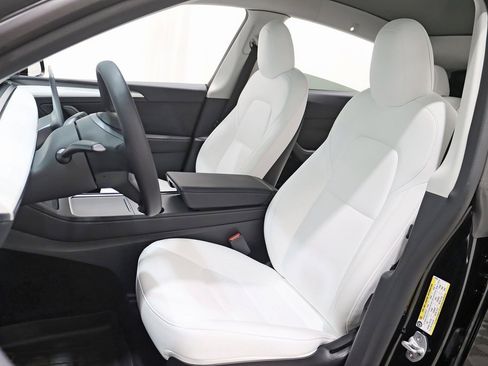 Used 2022 Tesla Model Y Long Range image 26