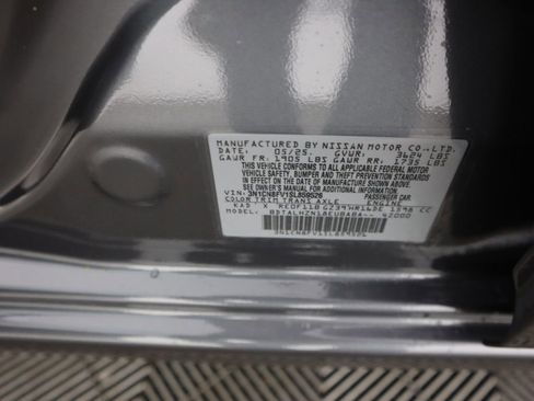 Certified 2025 Nissan Versa SR w/ Trunk Package image 32