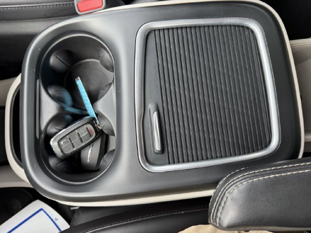 Used 2023 Chrysler Pacifica Touring-L FWD image 30