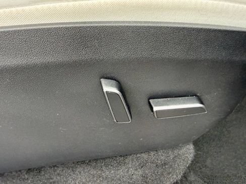 Used 2023 Tesla Model Y Performance AWD/4WD image 32