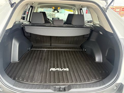 Used 2019 Toyota RAV4 LE image 18