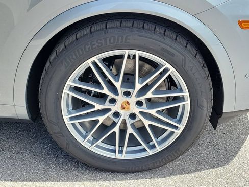 New 2026 Porsche Cayenne Coupe AWD/4WD image 13