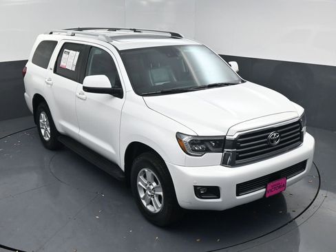 Used 2020 Toyota Sequoia SR5 w/ Premium Package image 15