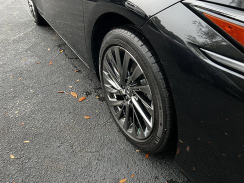 Certified 2024 Lexus ES 300h Ultra Luxury image 11