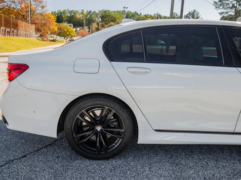 Used 2018 BMW 750i image 10