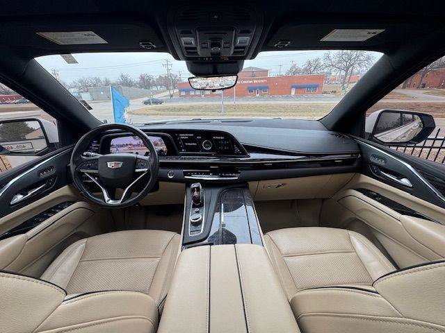 Used 2021 Cadillac Escalade ESV Premium Luxury AWD/4WD image 4