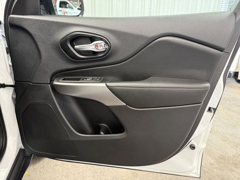 Used 2022 Jeep Cherokee Limited w/ Elite Package AWD/4WD image 11