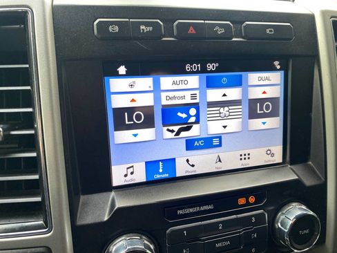 Used 2019 Ford F350 Lariat w/ Lariat Ultimate Package AWD/4WD image 18