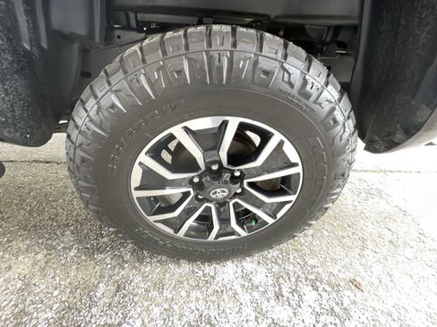 Used 2021 Toyota Tacoma TRD Sport w/ Technology Package image 31