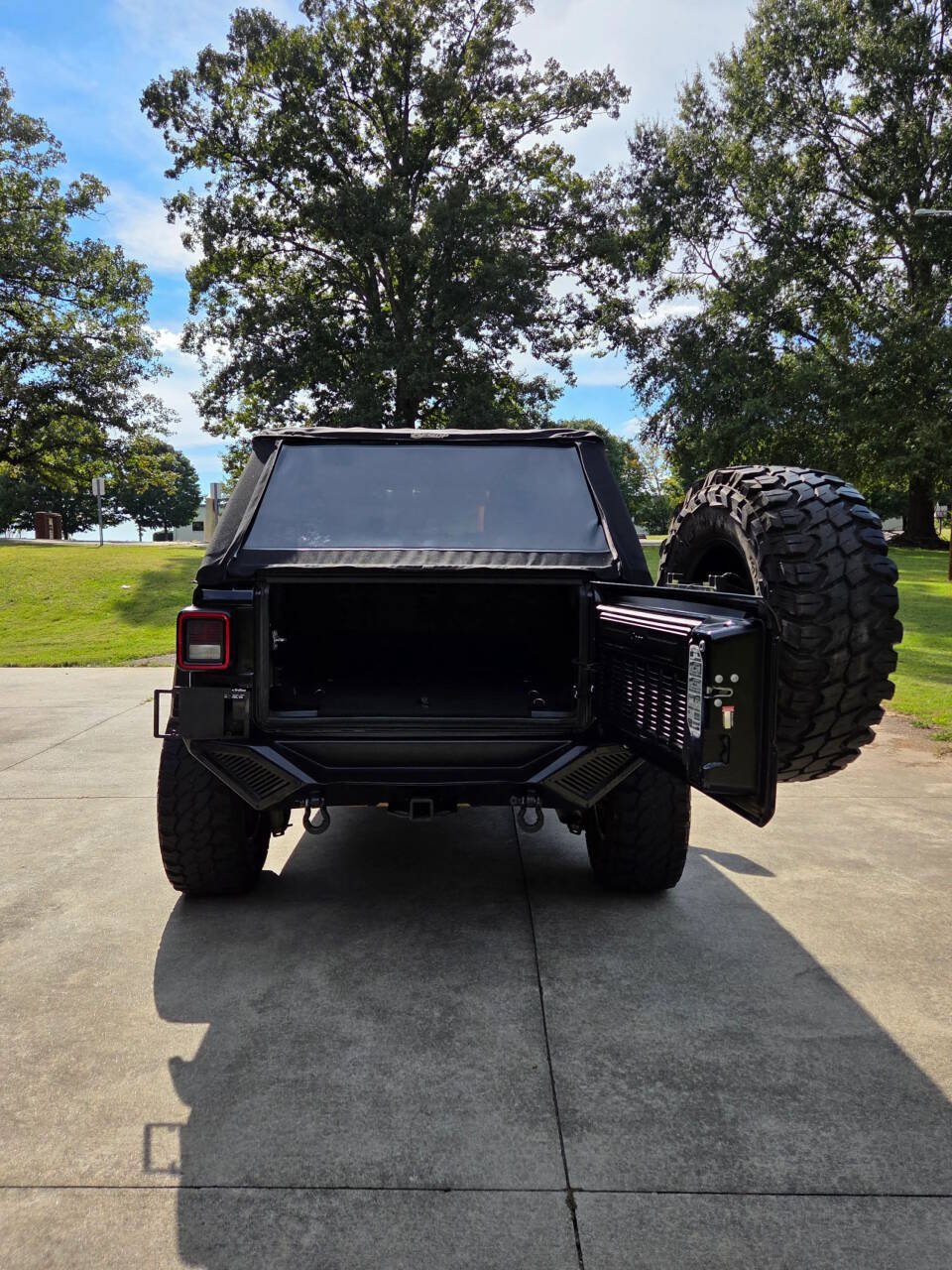 Used 2018 Jeep Wrangler Unlimited Sport S AWD/4WD image 9