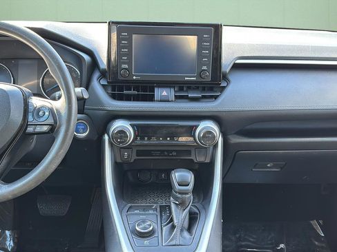 Used 2022 Toyota RAV4 XLE w/ Convenience Package image 21