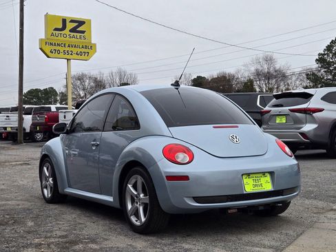Used 2009 Volkswagen Beetle Coupe image 4