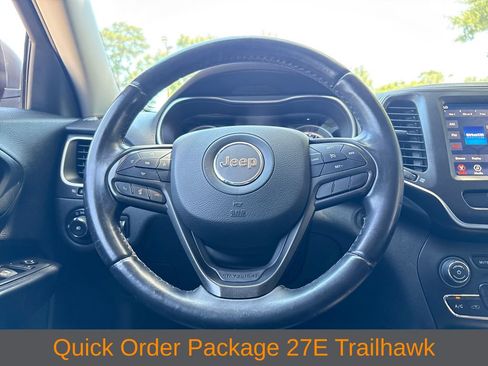 Used 2019 Jeep Cherokee Trailhawk AWD/4WD image 14